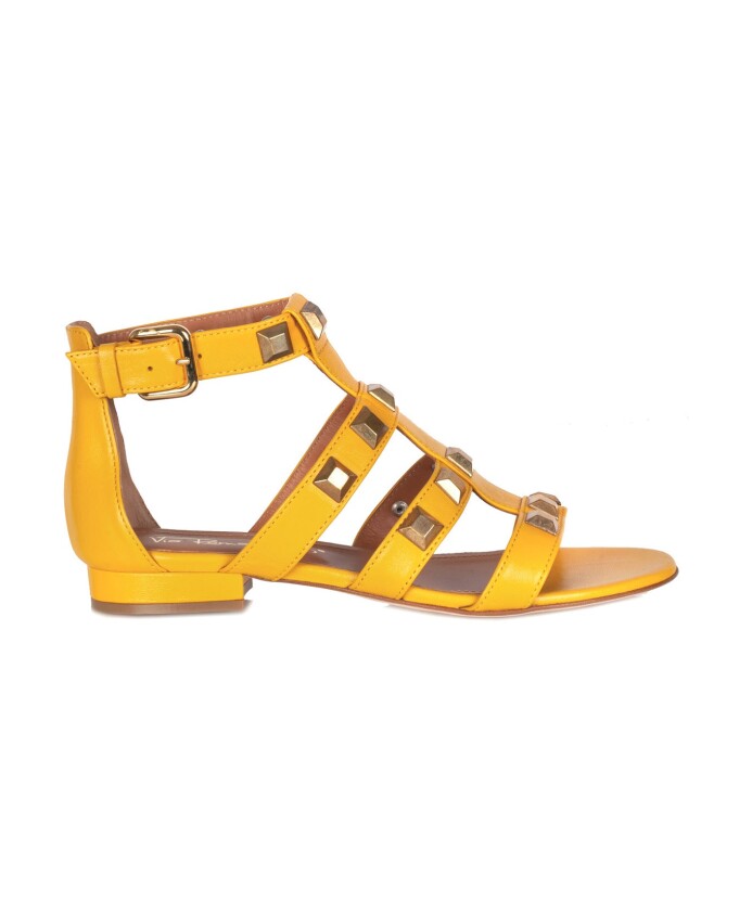 studded-leather-sandals-round-toe