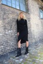 robe-ajustee-avec-details-fronces