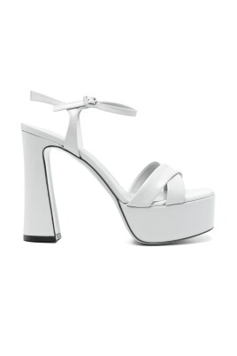 hvide-sandaler-til-et-stilfuldt-look