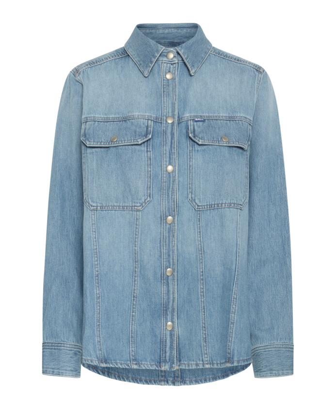 chemise-en-denim-avec-grandes-poches-poitrine