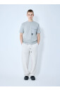 pantalon-en-coton-avec-logo-patch