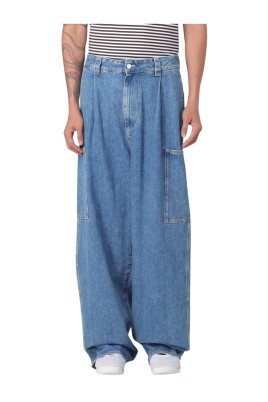 relaxed-fit-wide-leg-jeans