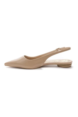 Eleganta delvis öppna sandaler