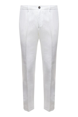 white-trousers-with-straight-leg
