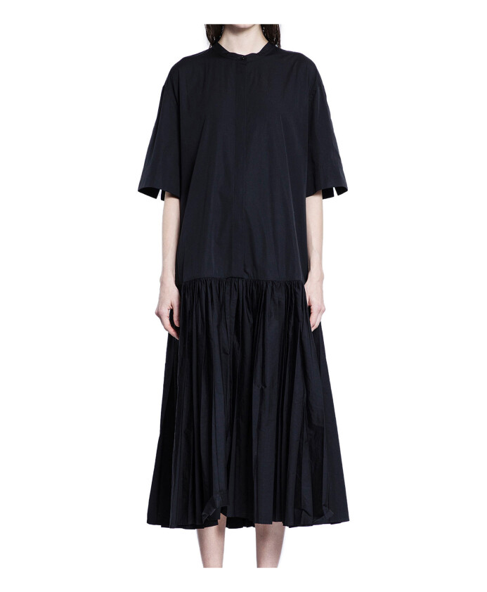 robe-noire-en-popeline-brodee-monogramme