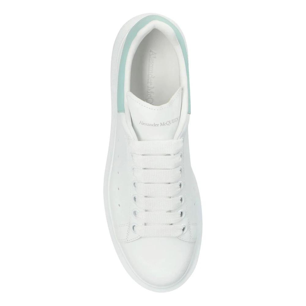Alexander McQueen Witte Oversized Sneakers Mint Stijl