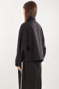 veste-en-nylon-decoupee-noire