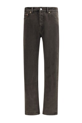 minimalistische-straight-fit-jeans