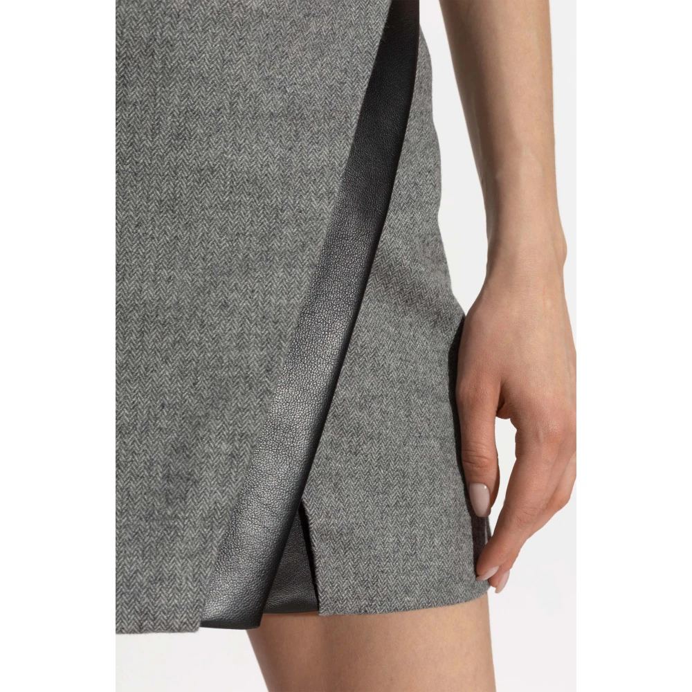 The Mannei Rok Barren Gray Dames