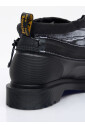 chaussures-a-lacets-et-semelle-epaisse