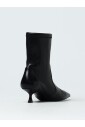 bottines-en-daim-a-bout-pointu