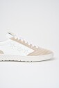 witte-sneaker-wembley-stijl