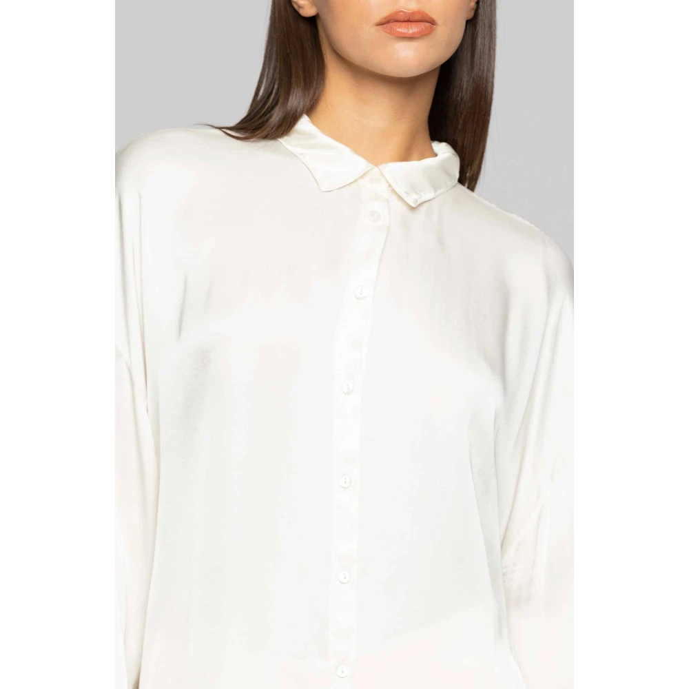 Kocca Zachte en ingetogen klieke blouse White Dames