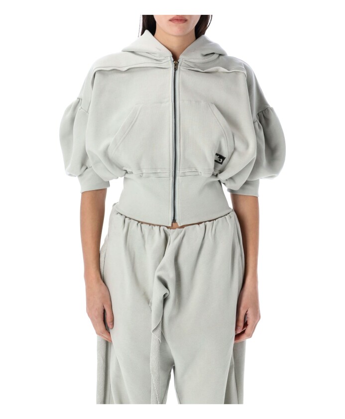 pull-a-capuche-gris-a-manches-courtes