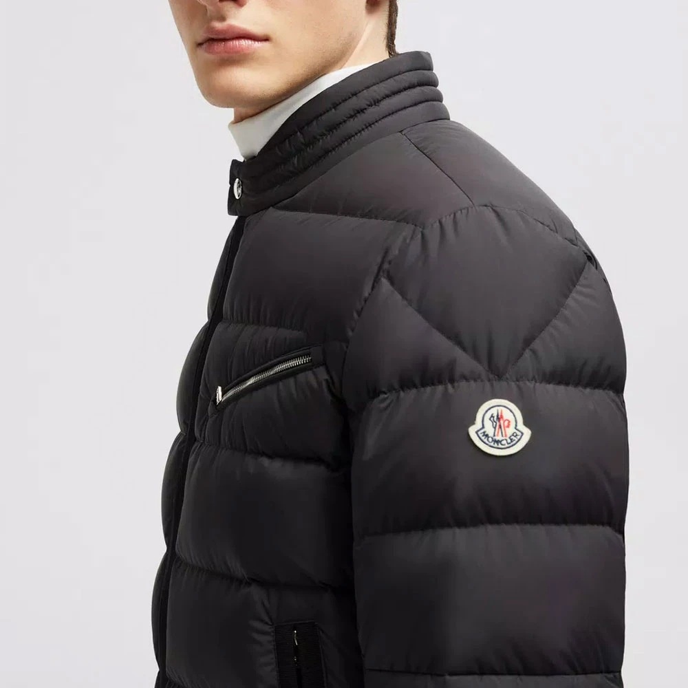 Moncler Kort Donsjack met Slank Design Black Heren