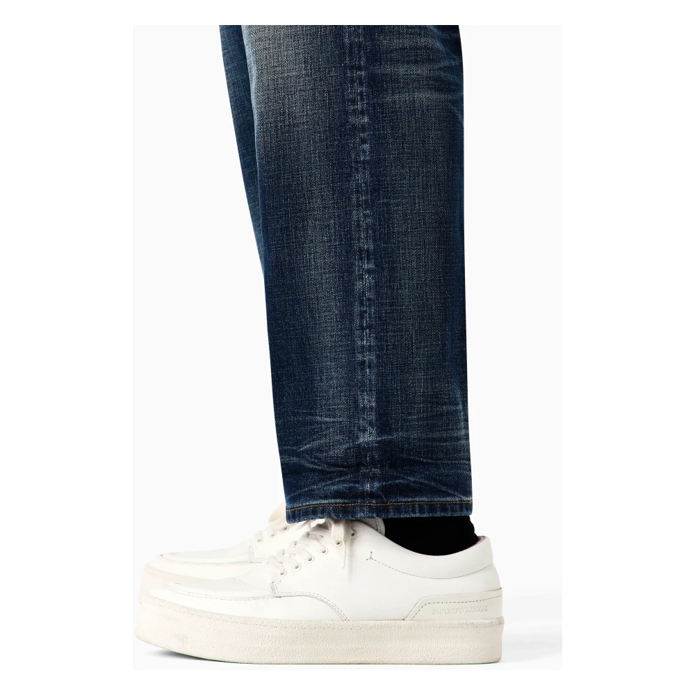 Emporio Armani Comfortabele en Moderne Lage Taille Jeans Blue Heren