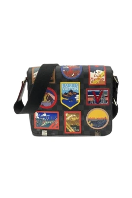 Pre-owned Belagd Canvas Axelremsväska