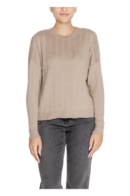 beige-knit-sweater-round-neck-fall-winter