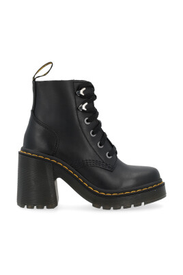 black-sandals-jesy