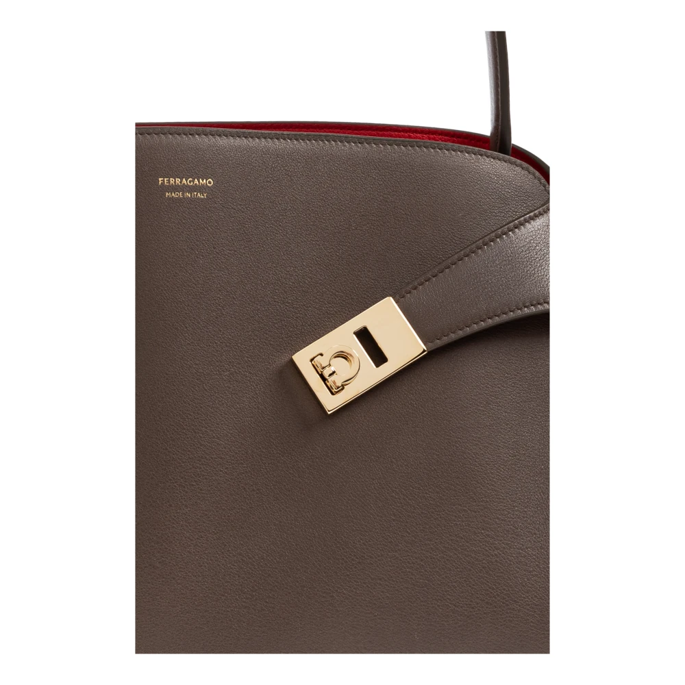 Salvatore Ferragamo Schoudertas Hug Brown Dames