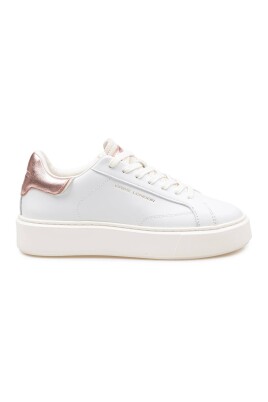 white-leather-sneakers-with-pink-details