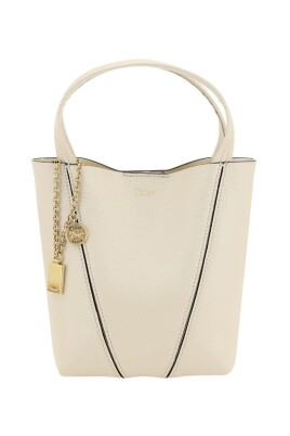 sac-a-bandouliere-en-cuir-brillant-avec-detail-de-chaine