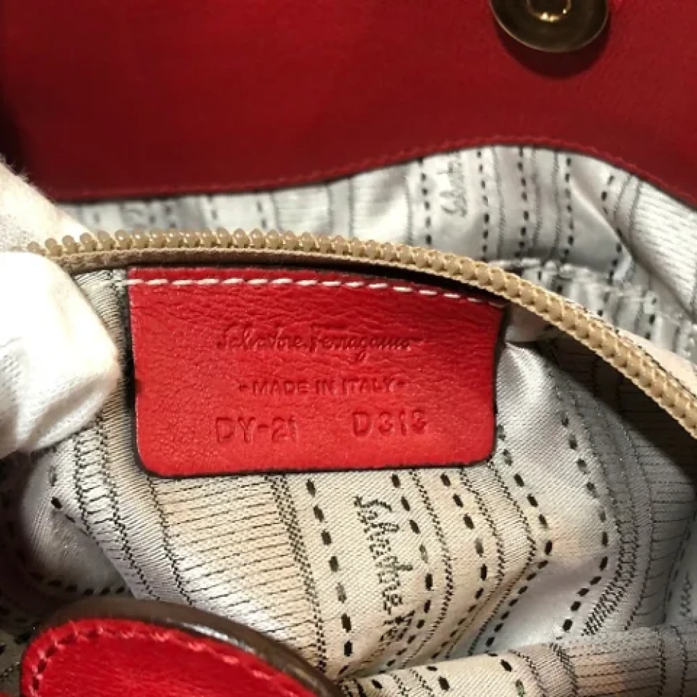 Salvatore Ferragamo Pre-owned Leather handbags Red Dames