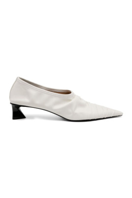 elsa-pumps-med-rynk-och-kitten-heel
