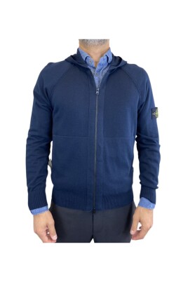 veste-tricot-a-capuche