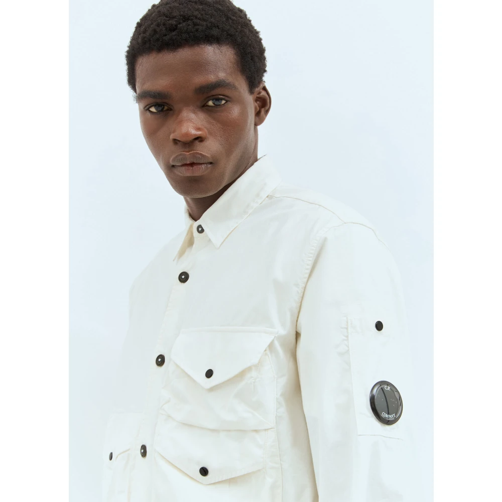 C.P. Company Katoenen Gabardine Overshirt met Logo Plaque White Heren