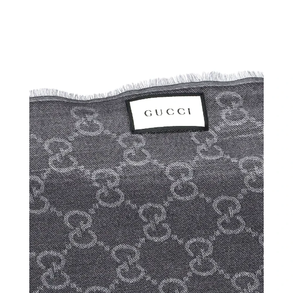 Gucci Vintage Pre-owned Silk scarves Gray Dames