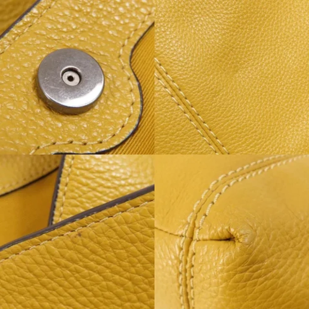 Coach Pre-owned Leather shoulder-bags Yellow Dames