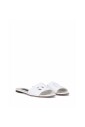 chaussures-plates-blanches-en-cuir-avec-logo