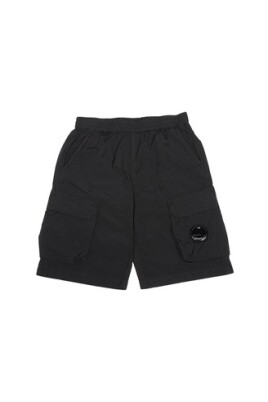 black-shorts-with-leg-pockets