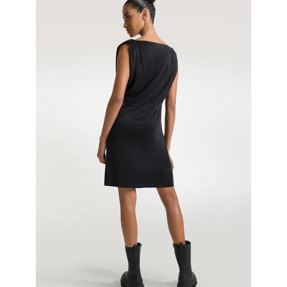 RRD Zwarte V-hals Ruffle Jurk Black Dames