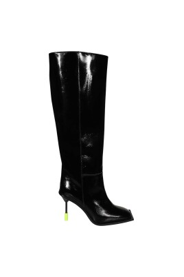 bottes-en-cuir-a-bout-carre