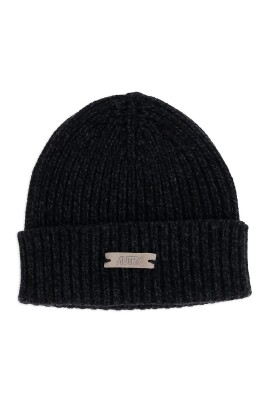 bonnet-noir-tricote-avec-motif-licorne