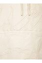 witte-sweater-met-relief-design