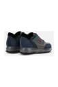 sneakers-grises-en-suede-et-tissu