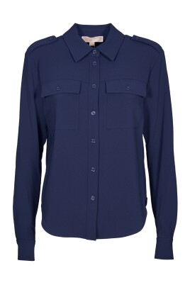 chemise-bleue-avec-boutons-ton-sur-ton