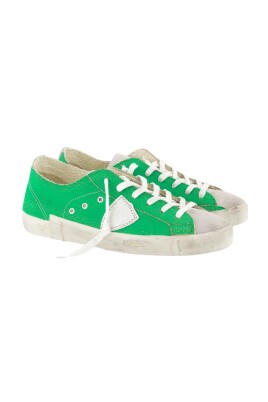 vert-craquele-panier-sneakers-elegants
