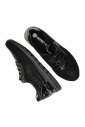 sneaker-noir-elegant-avec-details-vernis