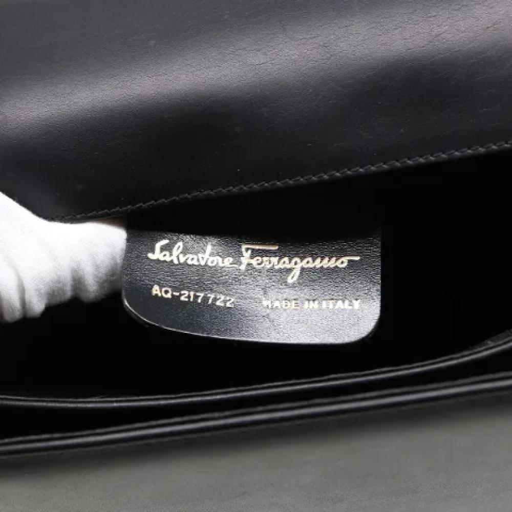 Salvatore Ferragamo Pre-owned Leather shoulder-bags Black Dames
