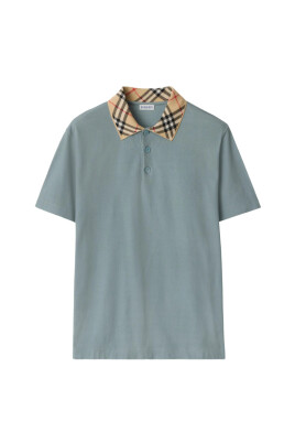 pull-bleu-clair-a-boutons