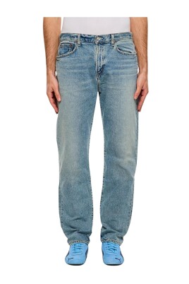loose-fit-blue-jeans