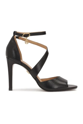 Höga stilettosandaler med en korsrem