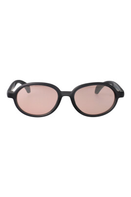 stylish-sunglasses-for-a-chic-look