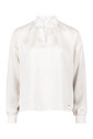 blouse-met-opstaande-kraag