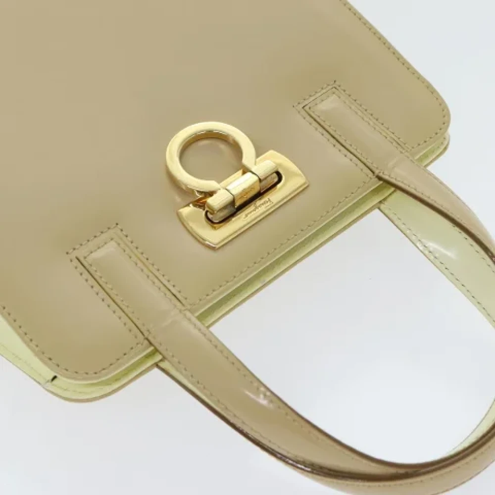 Salvatore Ferragamo Pre-owned Leather handbags Beige Dames