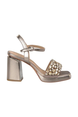 Sandal bred strassrem